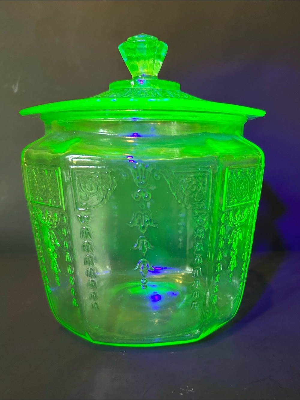 Anchor Hocking Uranium Biscuit/Cookie Jar Princess Pattern 1930’s